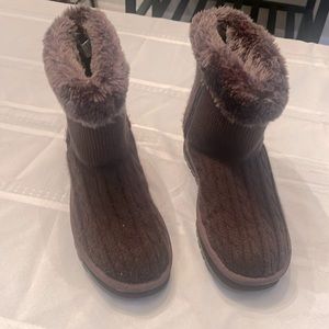 Skechers knitted  boots.